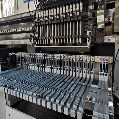 Alta velocidade dupla flexível do braço da máquina da picareta e do lugar de Mounter da luz de tira do tubo do diodo emissor de luz 34 cabeças